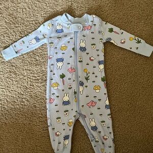 Hanna Andersson
Baby Miffy 2-Way Zip Romper 3-6 months